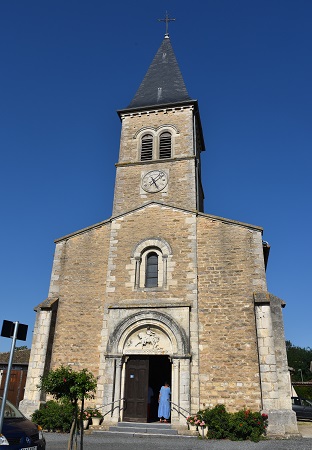 Façade de l'église de Baneins